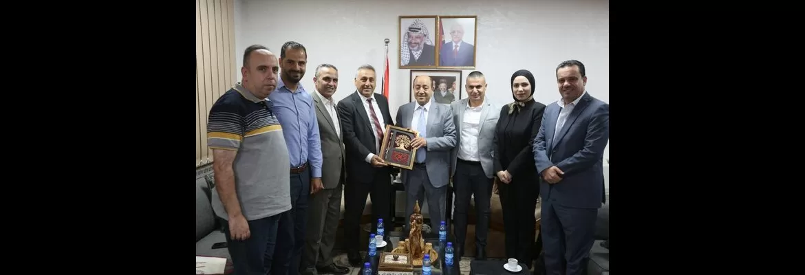 رئيس جامعة الاستقلال أ.د أبو الرب في زيارة لرئيس ديوان الموظفين العام