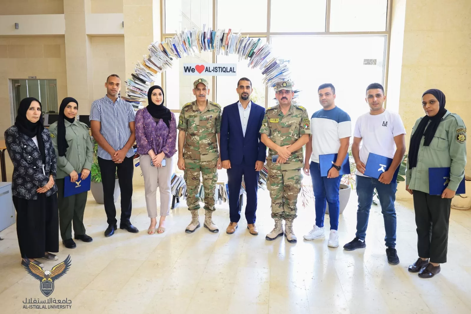 جامعة الاستقلال تختتم دورة أمين مكتبة لضباط هيئة التدريب العسكري