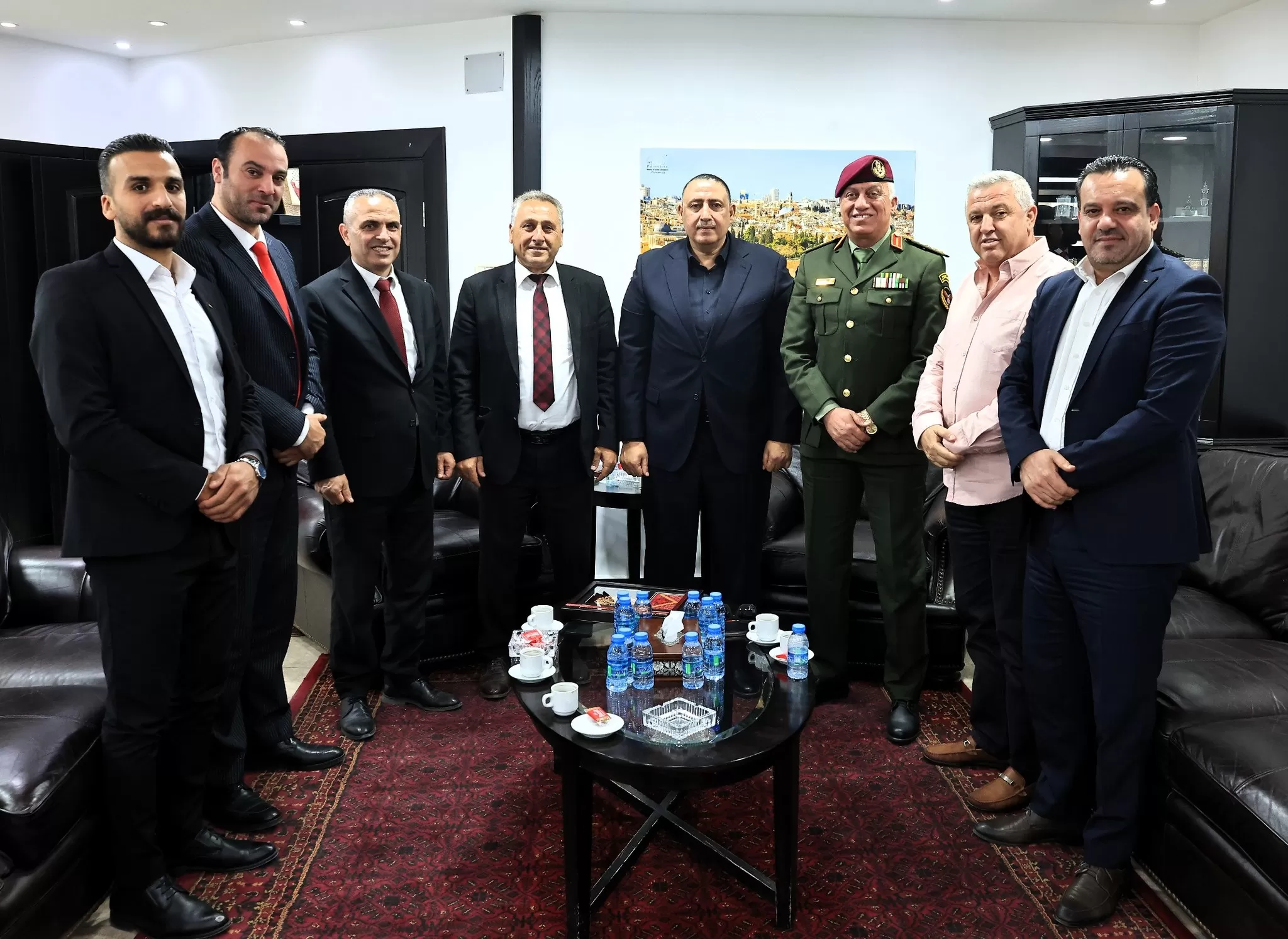 رئيس جامعة الاستقلال يزور قيادة جهاز الأمن الوقائي ويؤكد على عمق الشراكة مع المؤسسة الأمنية
