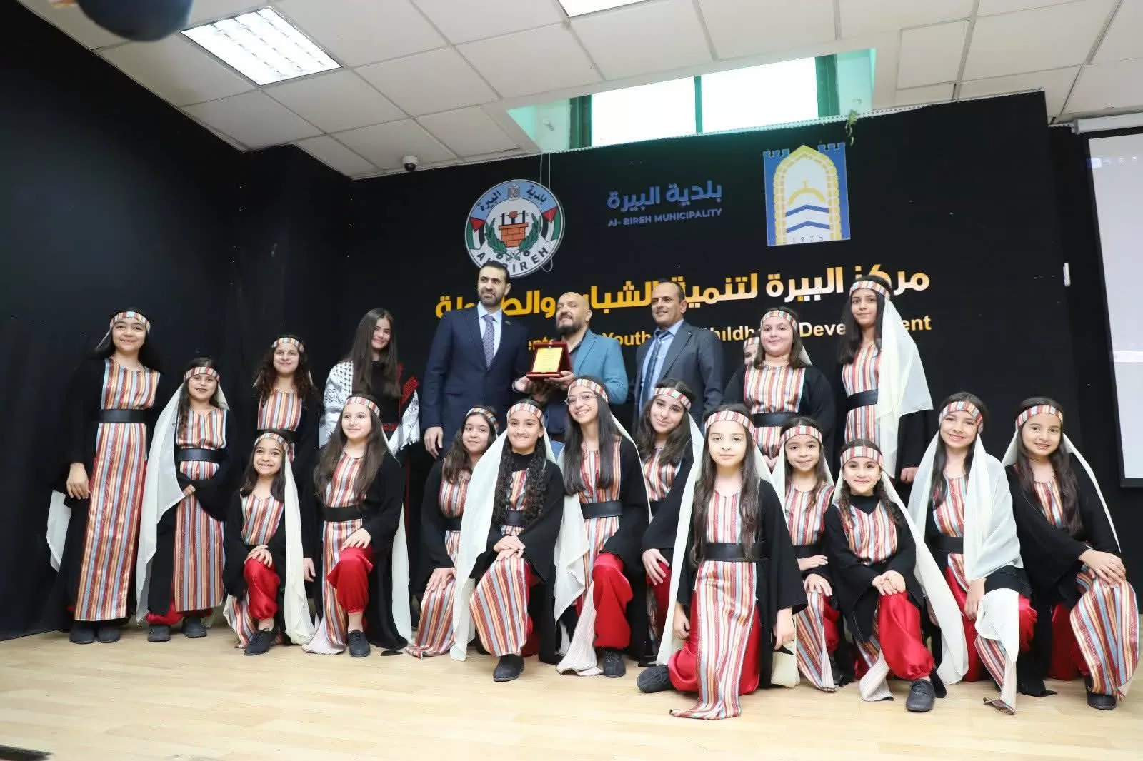 فرقة جامعة الاستقلال تشارك في إحياء يوم الطفل العالمي ضمن ملتقى الإبداع الثقافي للأطفال 2025