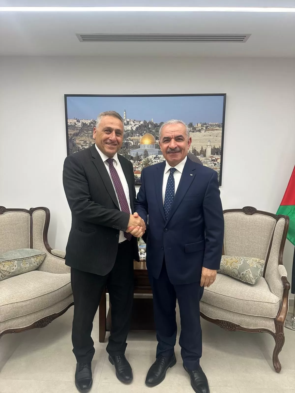 رئيس جامعة الاستقلال يلتقي عضو اللجنة المركزية لحركة فتح الدكتور محمد اشتية