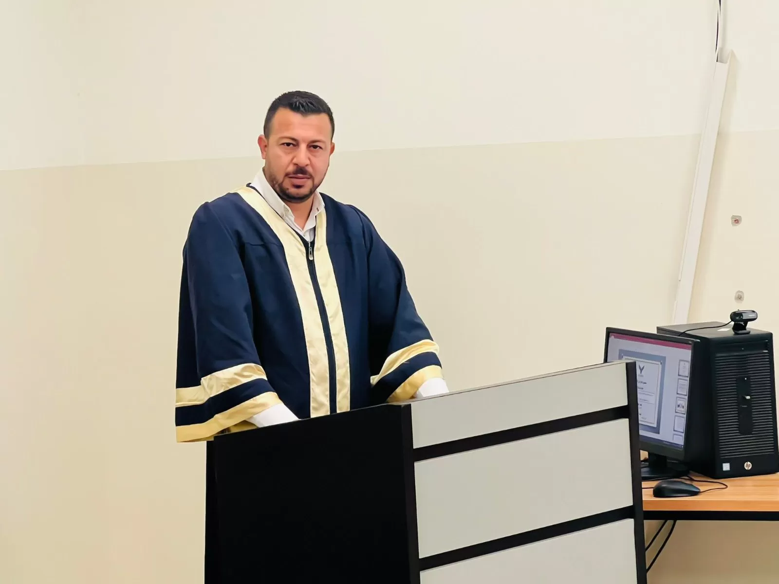 مناقشة رسالة ماجستير حول دور سياسات الموارد البشريه في تعزيز الاستجابة لإدارة الأزمات الأمنية-دراسه تطبيقية على قطاع الأمن في المحافظات الشمالية