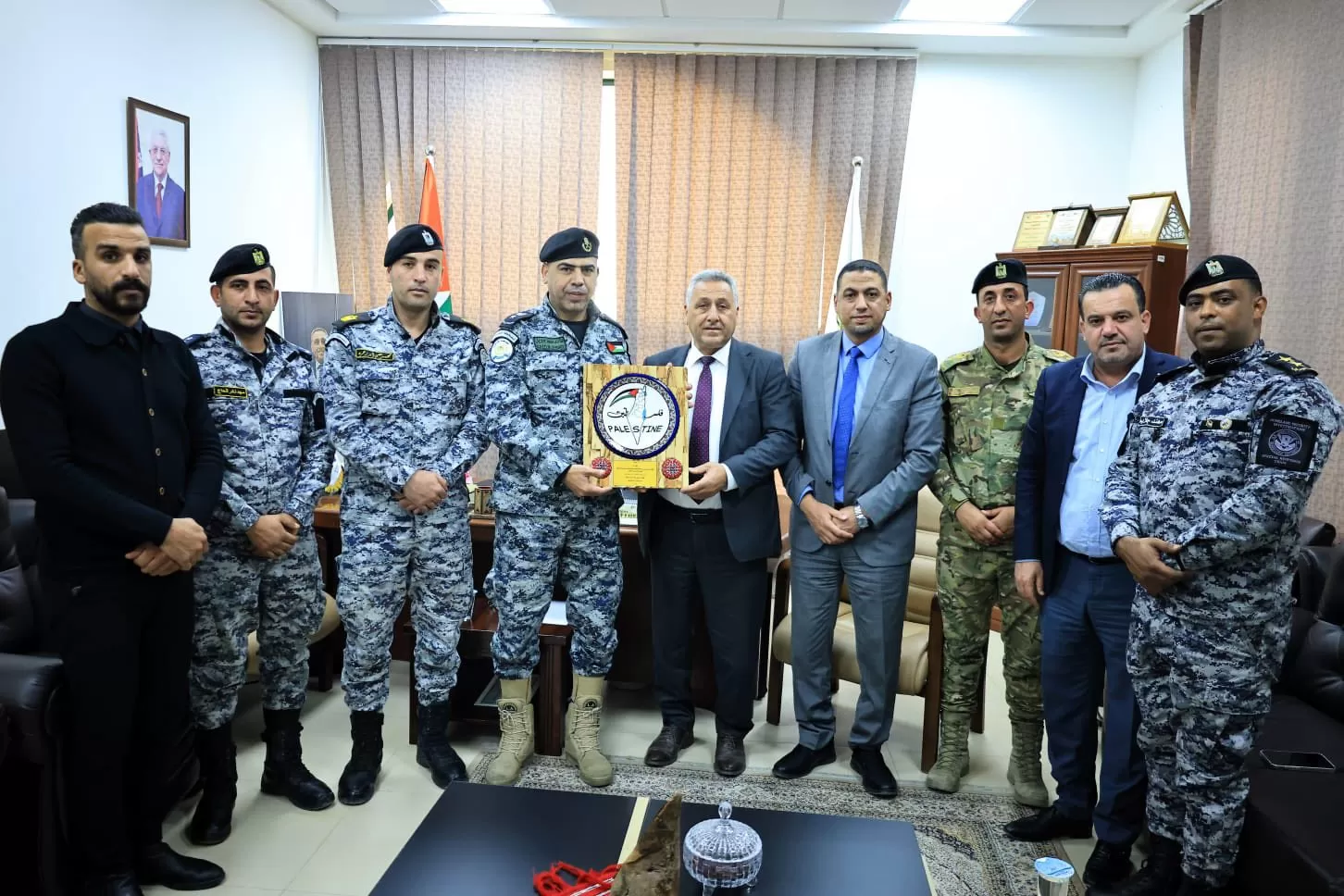 رئيس جامعة الاستقلال يستقبل مدير الضابطة الجمركية في أريحا