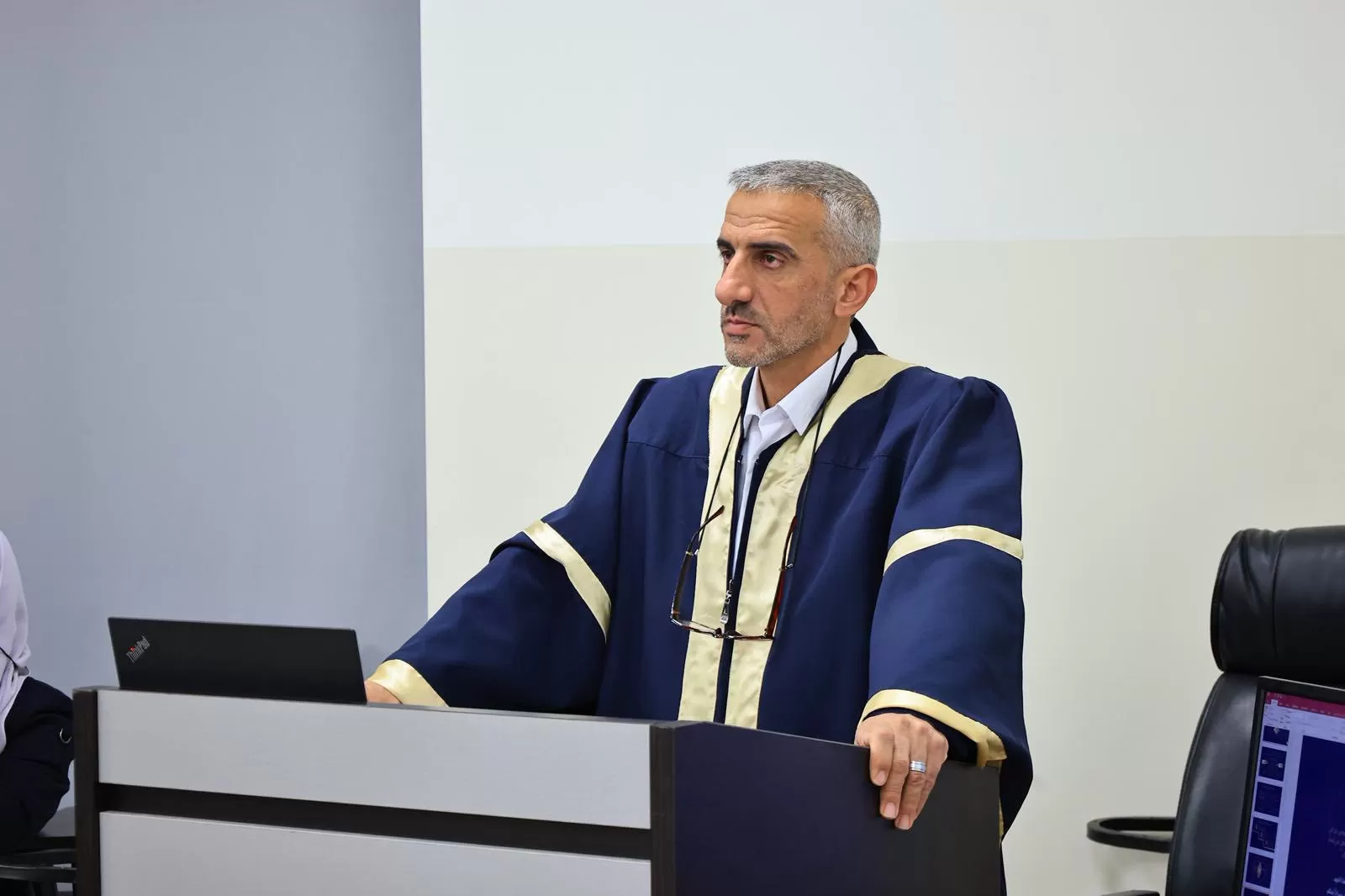 مناقشة رسالة ماجستير بعنوان حول الشريعة الإسلامية في توجيه السياسات العامة: دراسة مقارنة لنموذج تطبيقي في عهد عمر بن عبد العزيز والفكر الاداري الحديث