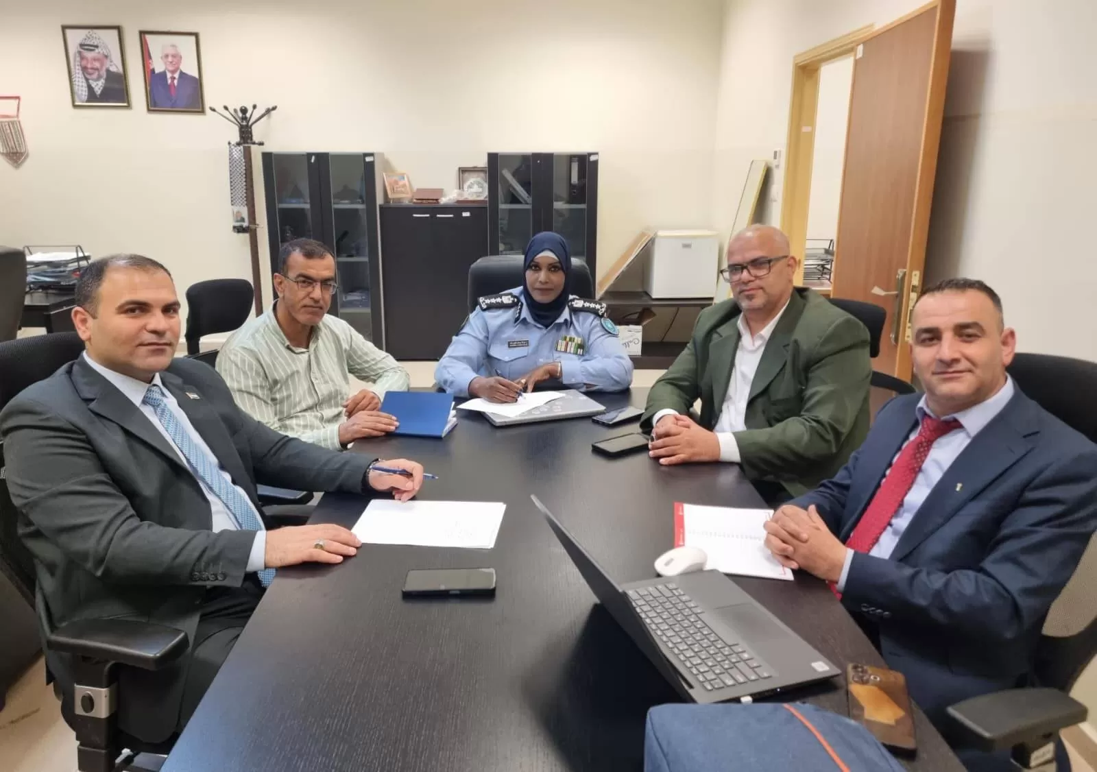 جامعة الاستقلال وجهاز الشرطة يعززان التعاون في مجال العدالة الجنائية للأسرة