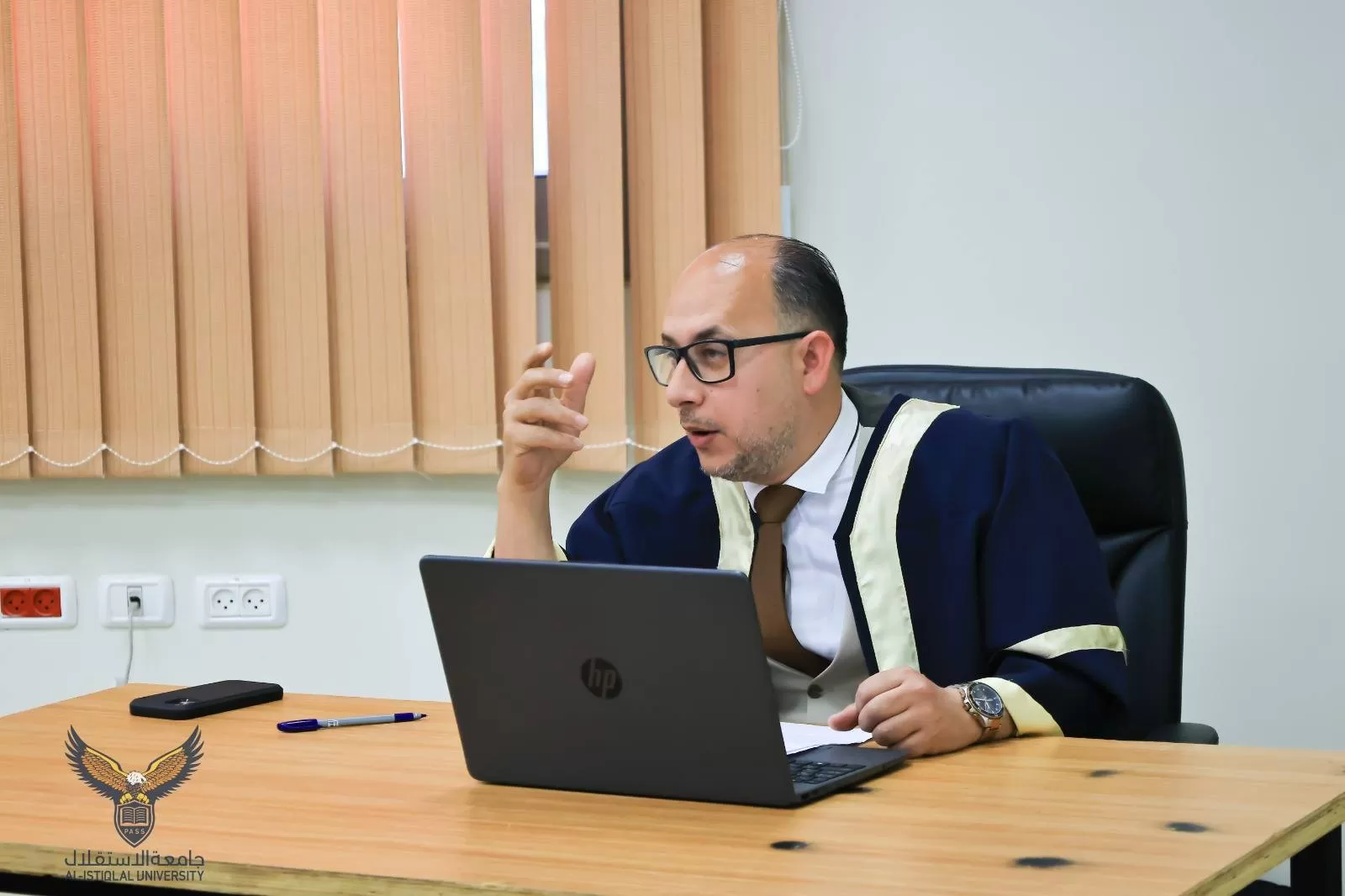 مناقشة رسالة ماجستير حول دور اليقظة الاستراتيجية في تجاوز التحديات الرقمية من وجهة نظر القيادات التربوية في مديريات التربية والتعليم محافظة الخليل (انموذج)