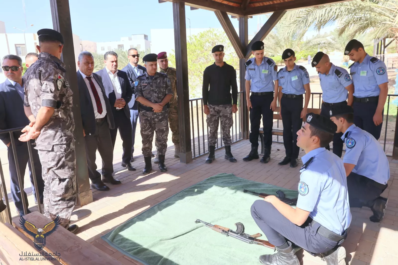 رئيس جامعة الاستقلال في زيارة لطلبة الدبلوم في كلية فلسطين للعلوم الشر