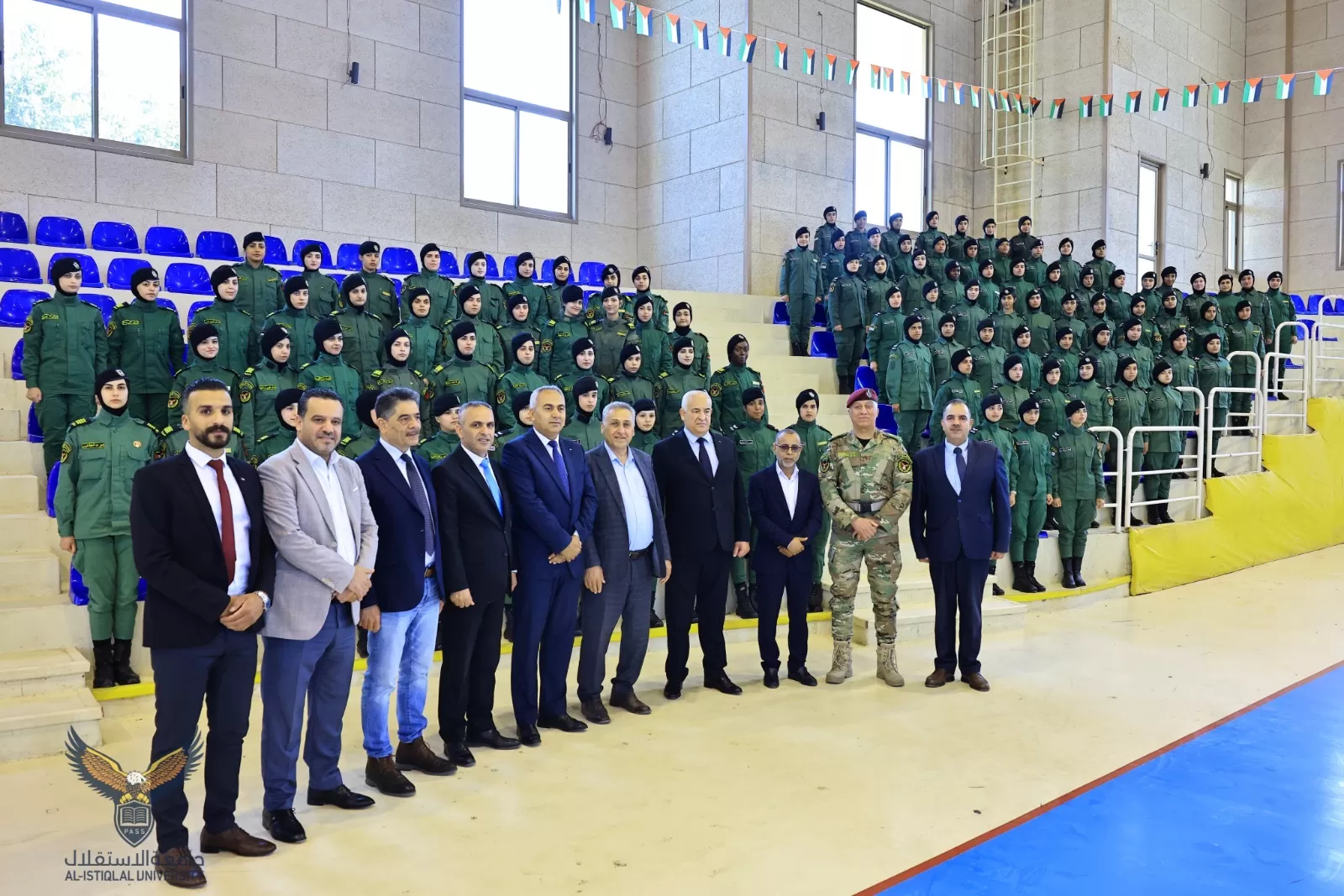 بحضور معالي الوزير هب الريح.. الاستقلال والداخلية تخرجان البرنامج التدريبي لمنتسبي الجامعة بالشراكة مع مركز حريات