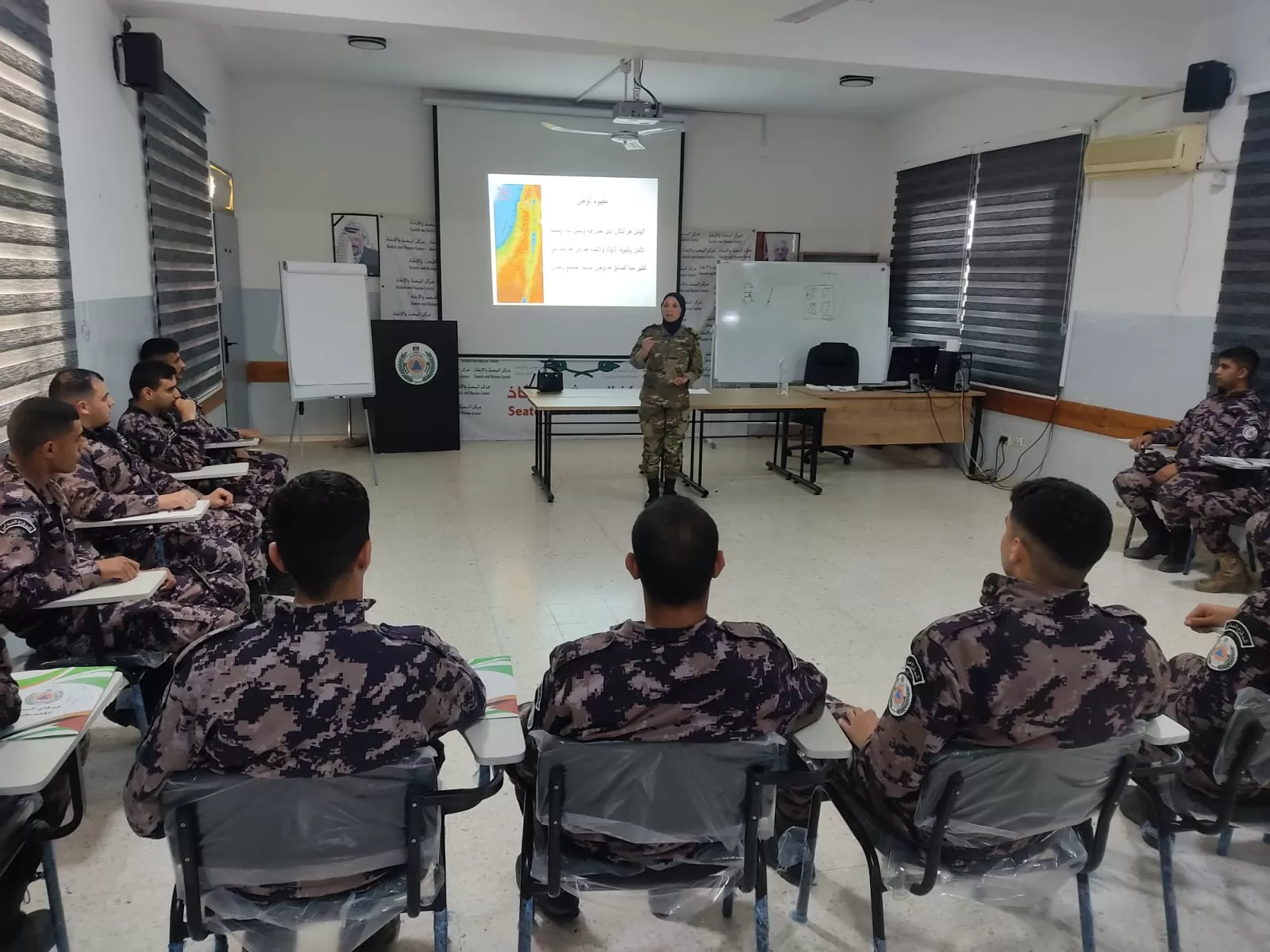 الاستقلال والدفاع المدني ينفذان محاضرات نوعية لمنتسبي الدورة التنشيطية في إدارة الإطفاء والإنقاذ بأريحا