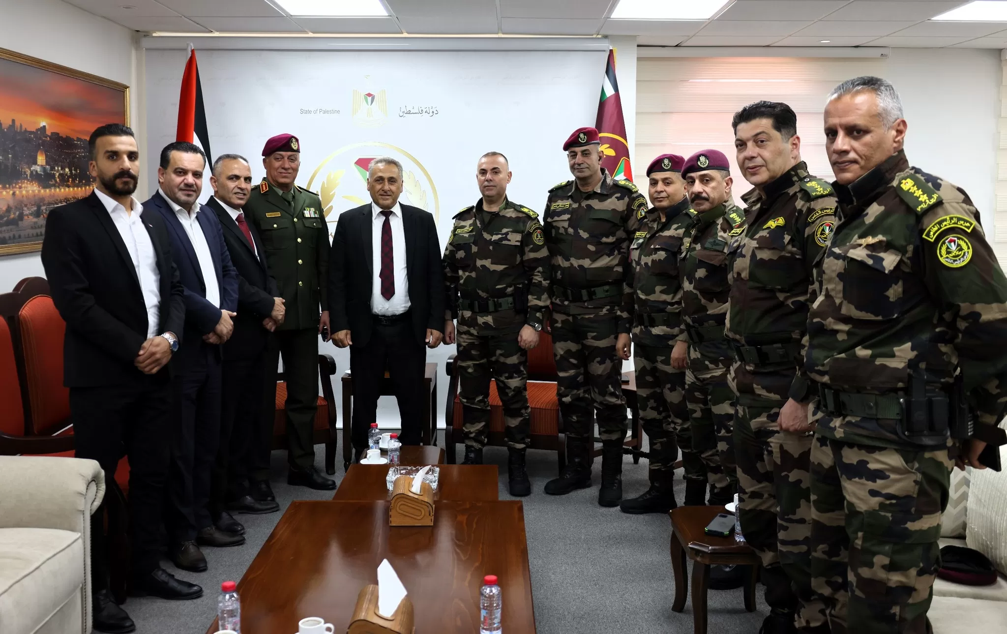 رئيس جامعة الاستقلال يزور قيادة الحرس الرئاسي الفلسطيني ويؤكد أهمية تعزيز التعاون المشترك