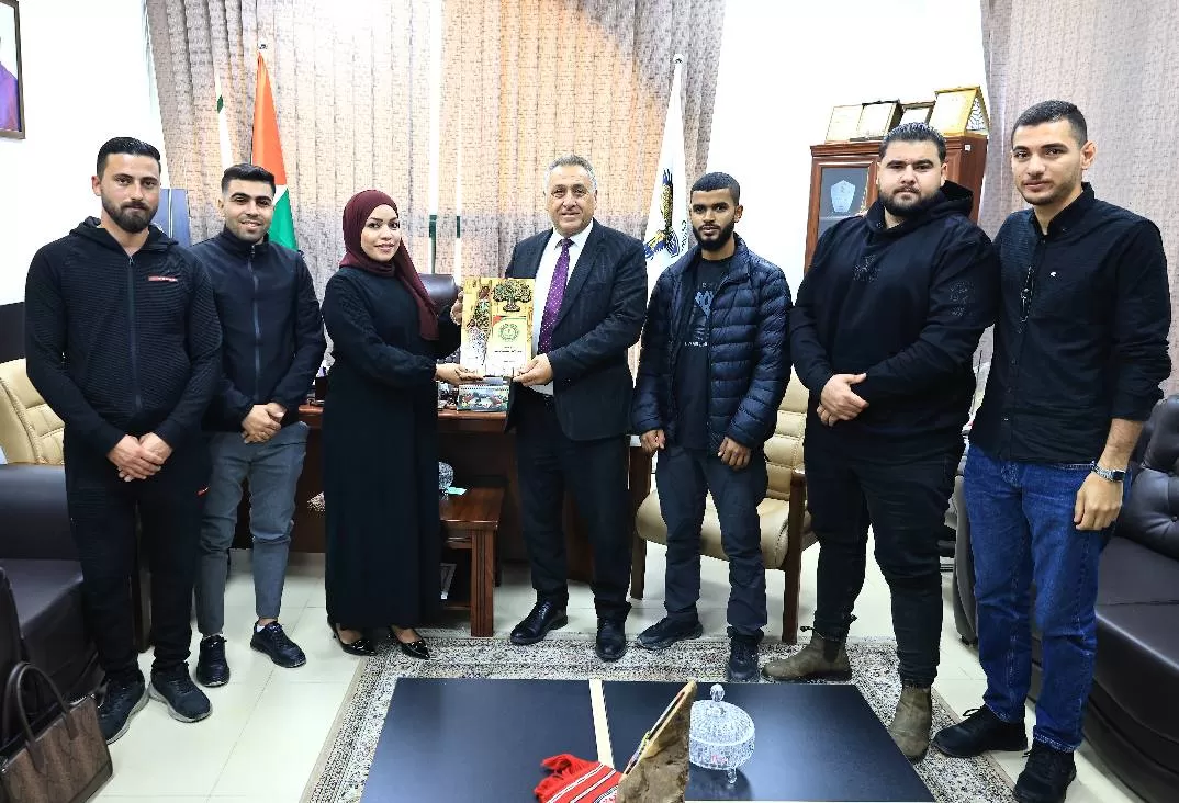 المجلس الوطني للشباب الفلسطيني في أريحا والأغوار يكرم رئيس جامعة الاستقلال تقديراً لدعمه المتواصل للشباب