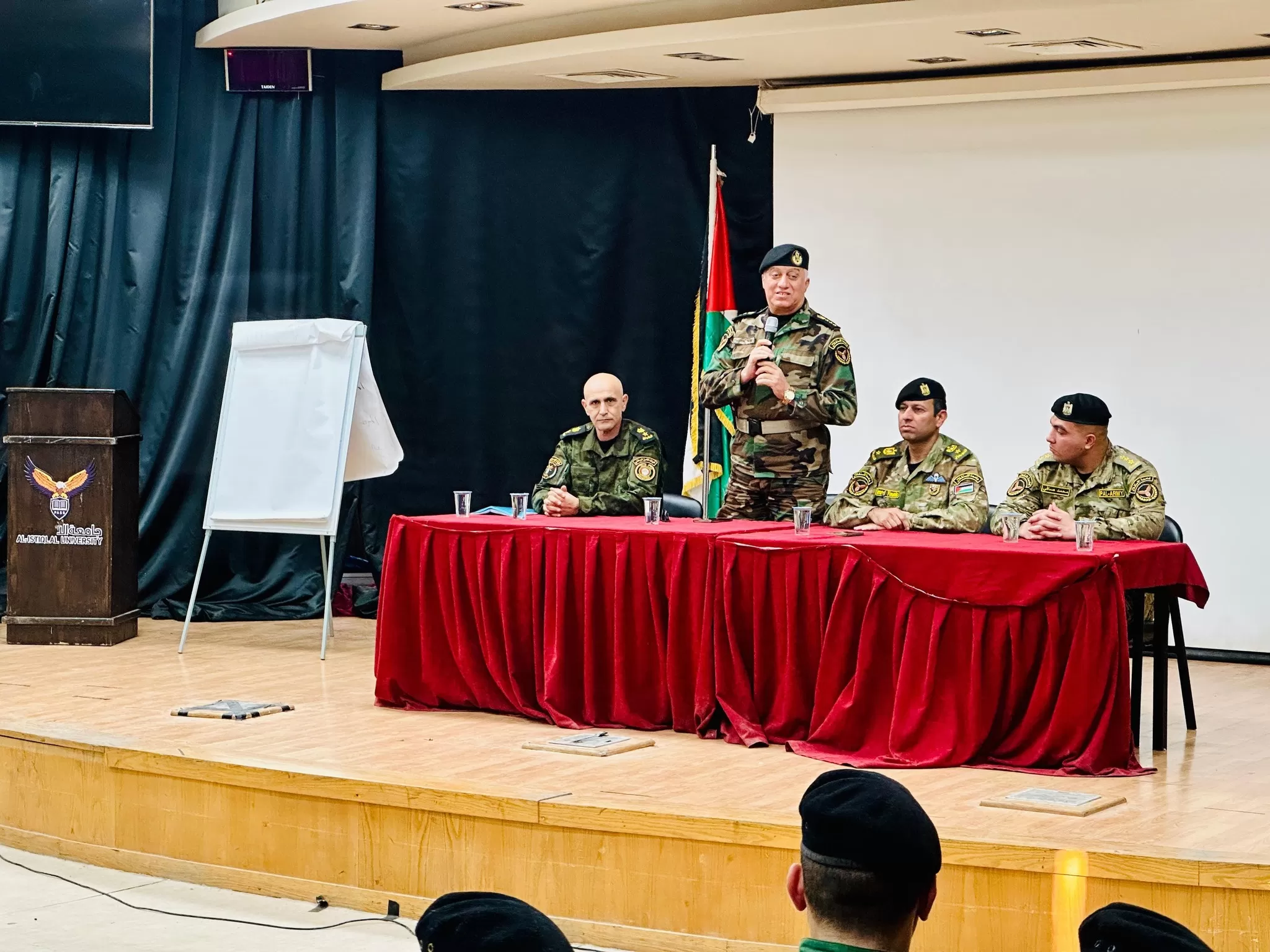 جامعة الاستقلال تفتتح دورة الاتصالات العسكرية التأسيسية بالتعاون مع مديرية الإشارة في الأمن الوطني الفلسطيني