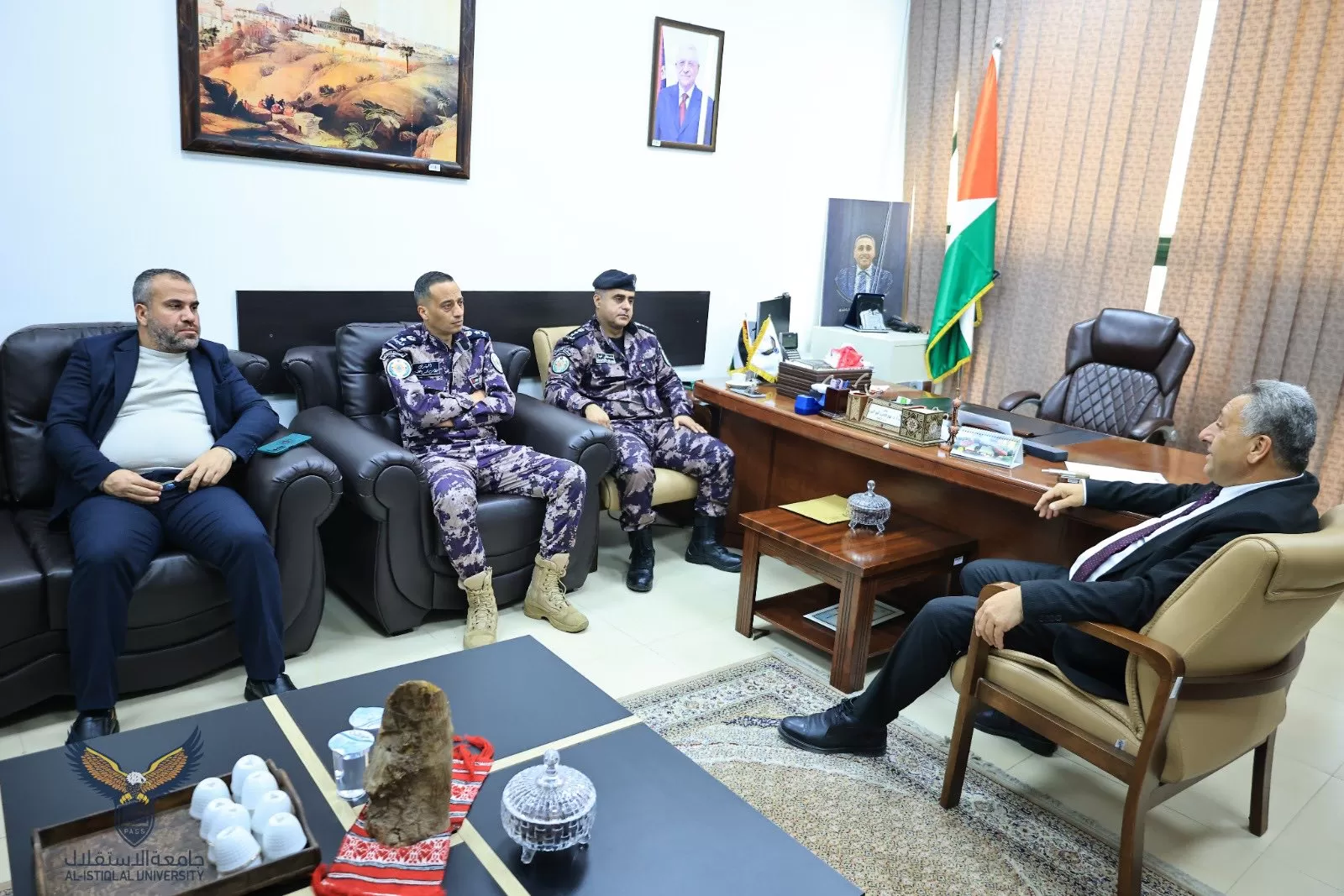 رئيس الجامعة يستقبل مدير إدارة التدريب في الدفاع المدني