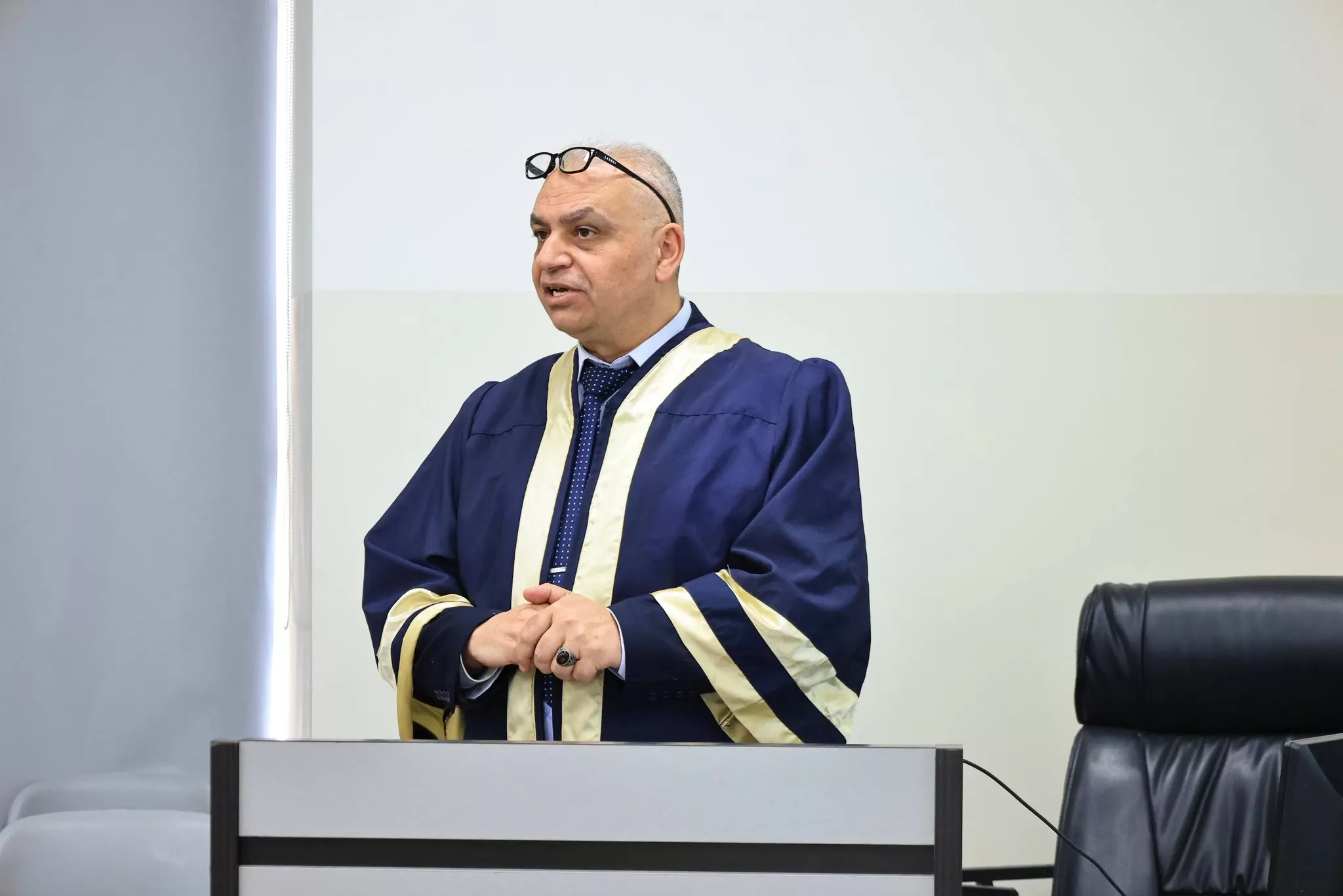 مناقشة رسالة ماجستير حول دور التحكيم كأحد الوسائل البديلة في منطقة جنوب الضفة الغربية من وجهة نظر ذوي الاختصاص