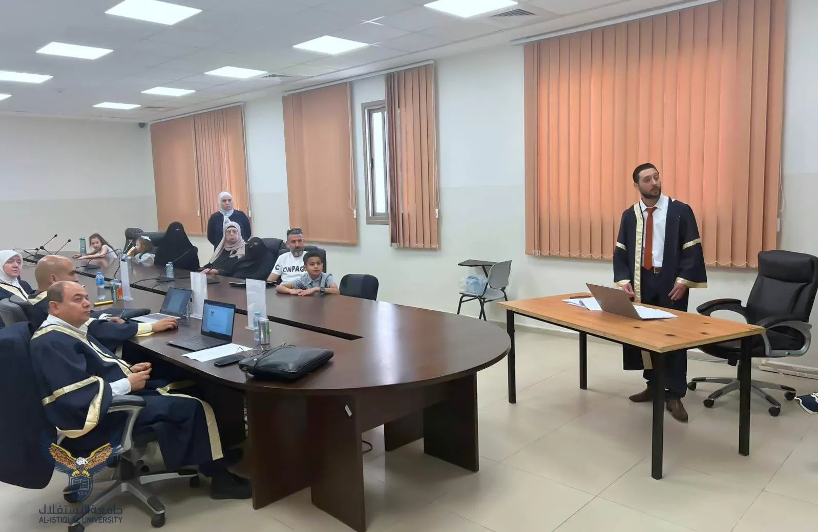 مناقشة رسالة ماجستير حول إدارة الموارد البشرية الرقمية وعلاقتها باستجابة المؤسسات للأزمات: وزارة الاتصالات والاقتصاد الرقمي أنموذجاً