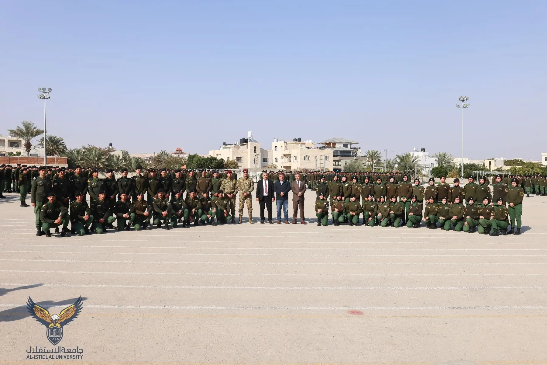 جامعة الاستقلال توسم طلبتها المتفوقين